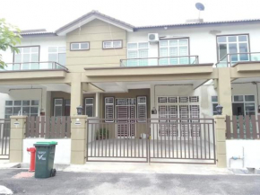 Homestay Giant Kangar